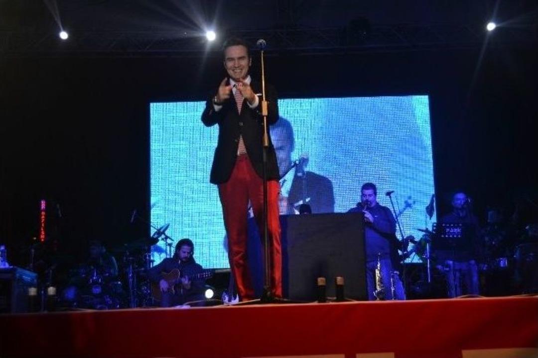 Gaziosmanpaşa&rsquo;da Mustafa Ceceli İle Cumhuriyet Coşkusu