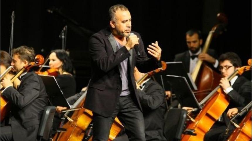 Haluk Levent &Ccedil;ukurova Devlet Senfoni Orkestrasıyla Sahne Aldı