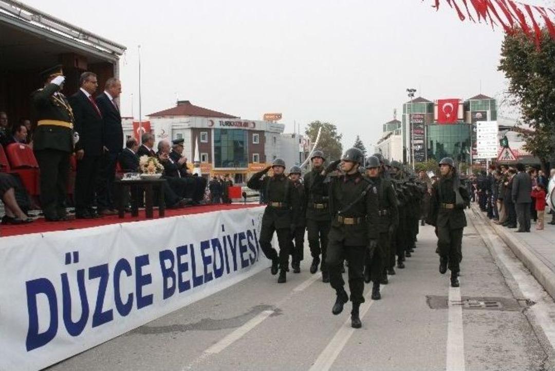 D&uuml;zce&rsquo;de 29 Ekim T&ouml;renle Kutlandı