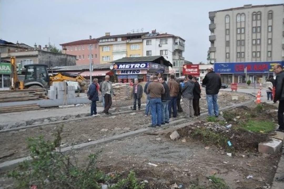 Esnaf Kavşak &Ccedil;alışmalarının Kendilerine G&ouml;re Yapılmasını İstedi