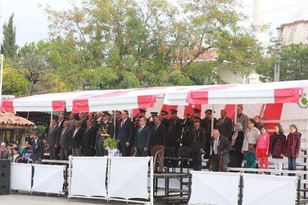 G&ouml;rdes&rsquo;te 29 Ekim T&ouml;renle Kutlandı