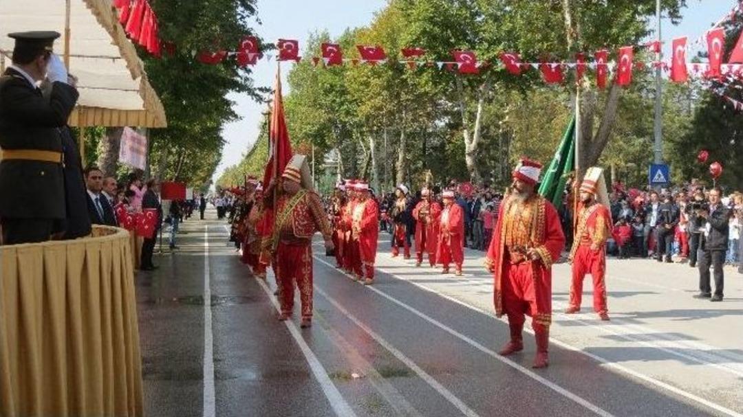 Cumhuriyetin 91. Yıld&ouml;n&uuml;m&uuml; Malatya&rsquo;da Coşkuyla Kutlandı