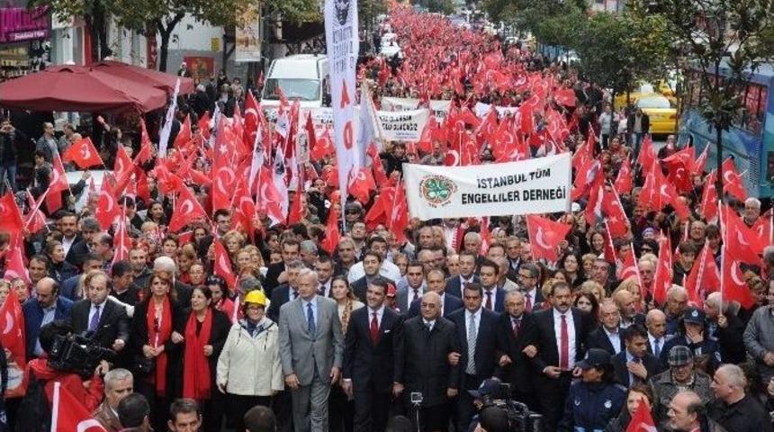 Binler Cumhuriyet İ&ccedil;in Y&uuml;r&uuml;d&uuml;