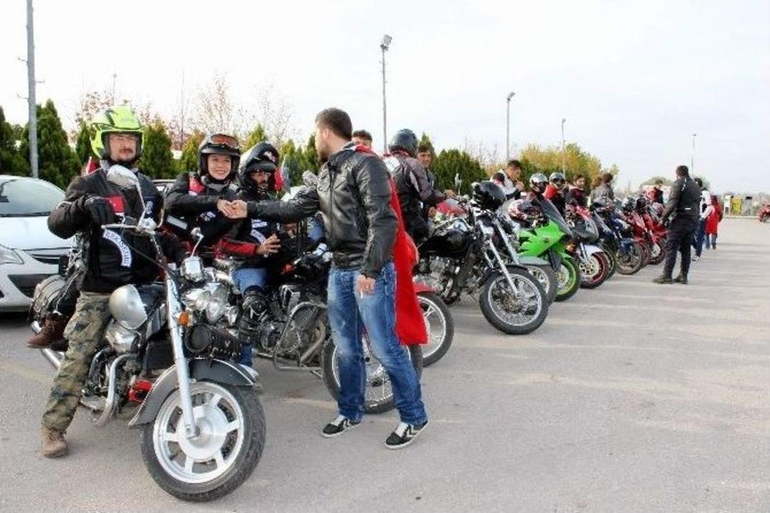 Motosiklet Tutkunlarının 29 Ekim Coşkusu Nefesleri Kesti