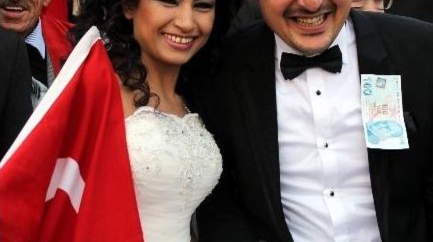 D&uuml;ğ&uuml;nden &Ouml;nce Cumhuriyet Bayramı Kutlamalarına Katıldılar