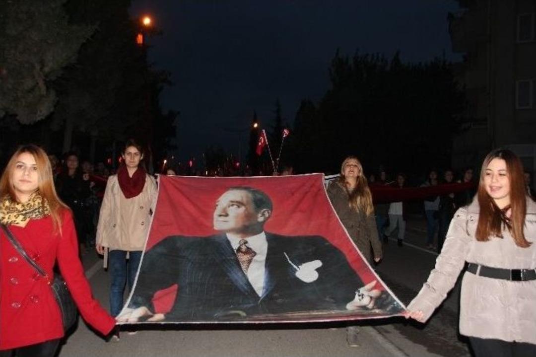 Bilecik&rsquo;te &ldquo;atat&uuml;rk Ve Bayrak&rdquo; Y&uuml;r&uuml;y&uuml;ş&uuml;