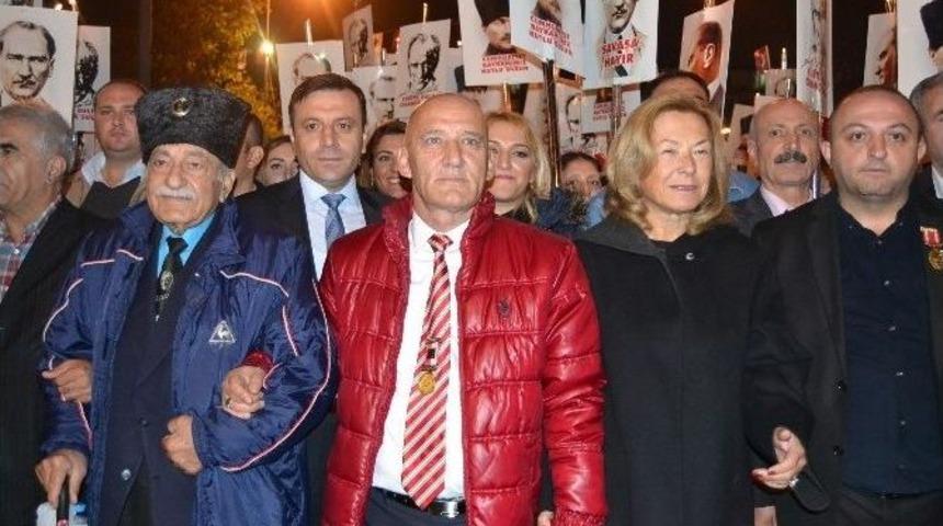 Kartal&rsquo;da 29 Ekim Coşkuyla Kutlandı