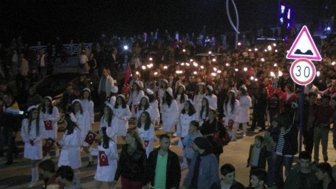 D&uuml;zce&rsquo;de Y&uuml;zlerce Kişi Fener Alayına Katıldı