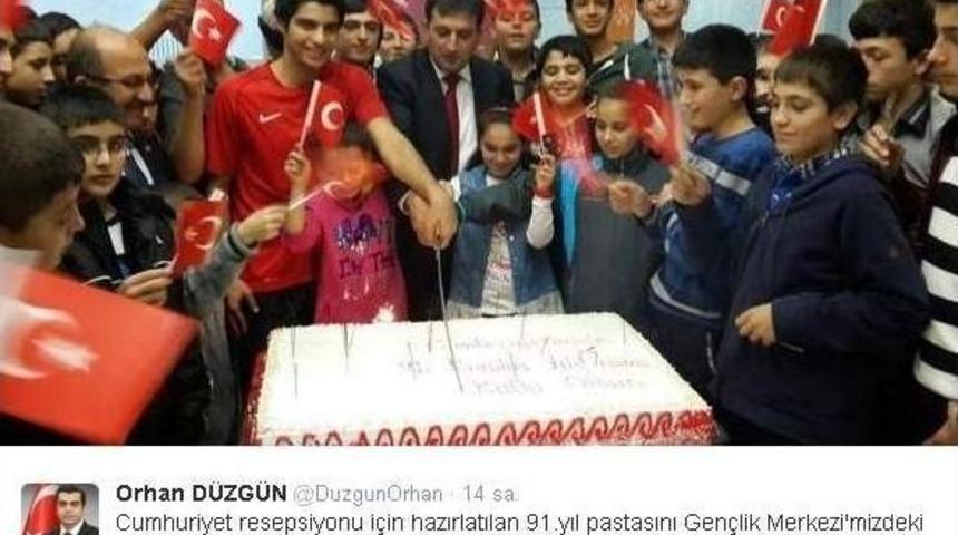 Cumhuriyet&rsquo;in 91. Yıl Pastasını &rsquo;yarının Liderleri&rsquo; Kesti