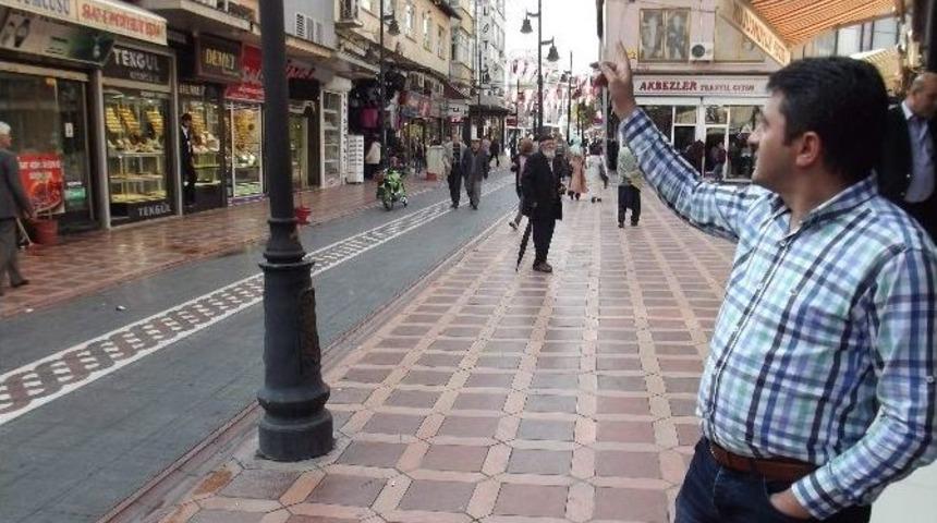 Cumhuriyet &Ccedil;arşısı Da Şemsiye Sokak İstiyor