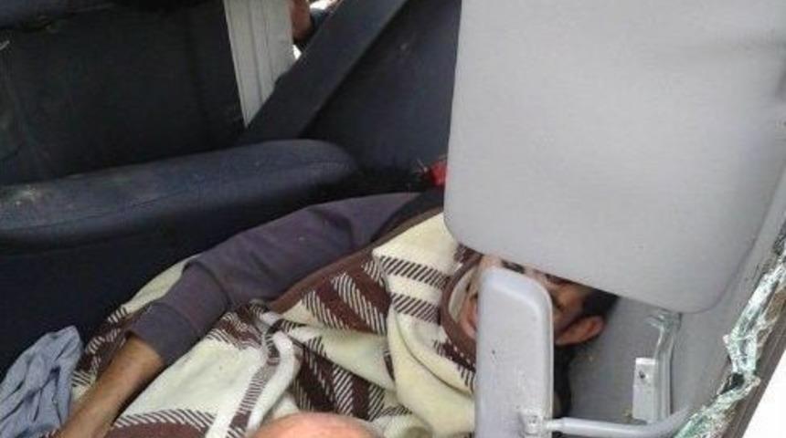 Konya&rsquo;da Kamyonet Devrildi: 2 Yaralı