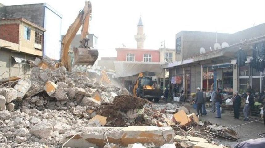 Tarihi Yoğurt Meydanı Yıkıldı