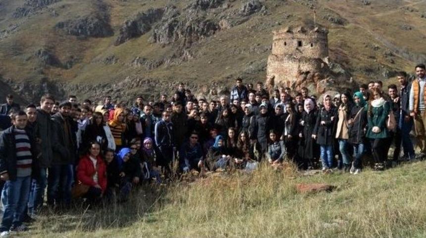 Ar&uuml;&rsquo;l&uuml; &Ouml;ğrencilere Şeytan Kalesi&rsquo;nde Tarih Dersi