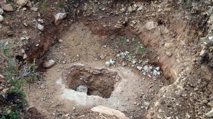 Antik Kentte Mezarlar Talan Ediliyor