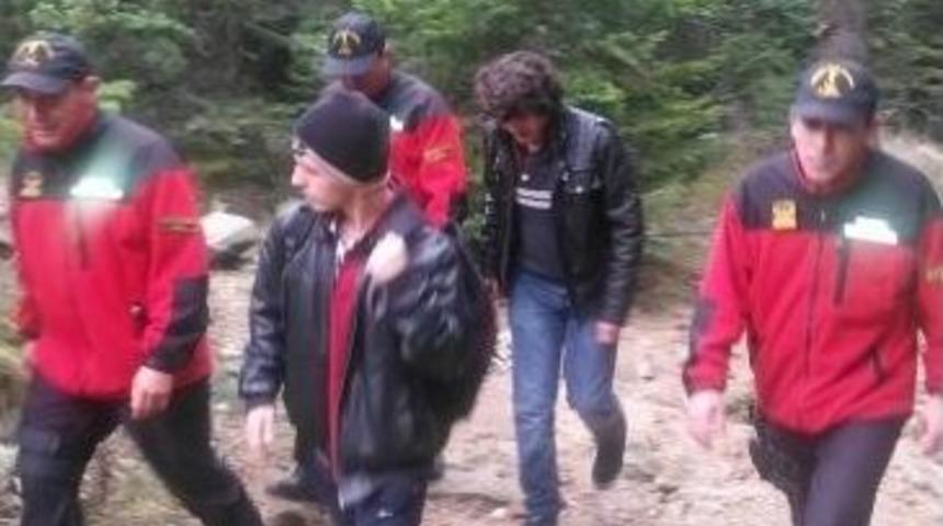 Uludağ&rsquo;da Kaybolan Gen&ccedil;leri Jandarma Kurtardı