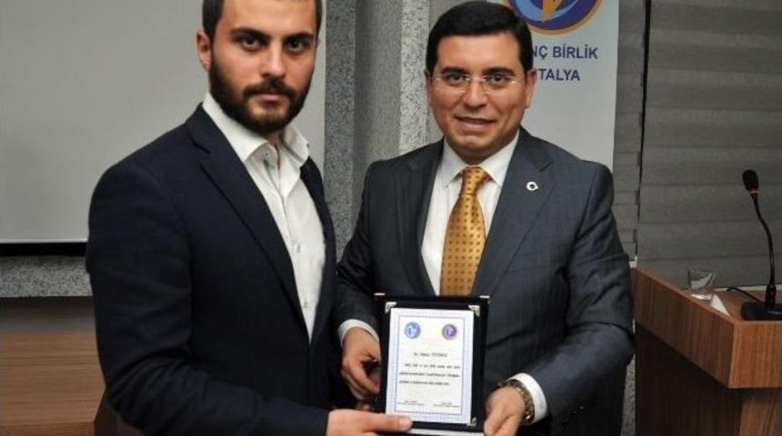 T&uuml;t&uuml;nc&uuml; Siyasette D&uuml;r&uuml;stl&uuml;ğ&uuml; Anlattı