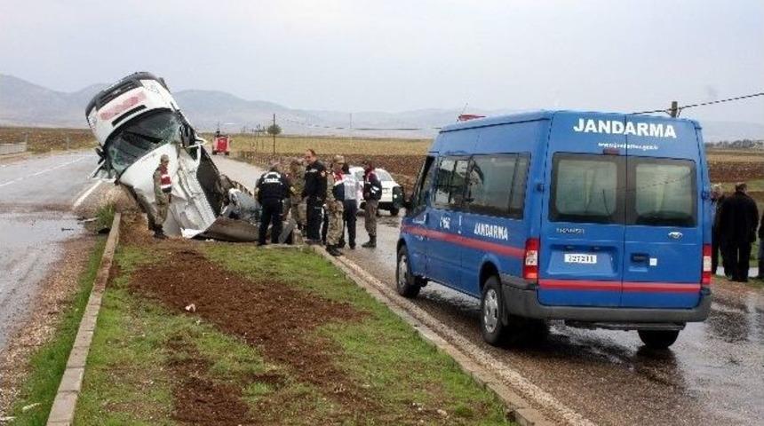 Gaziantep&rsquo;te Trafik Kazası: 5 Yaralı