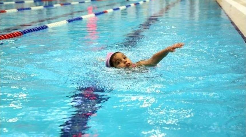 Şehitkamil&rsquo;de 3. Geleneksel Cumhuriyet Kupası Y&uuml;zme Yarışları