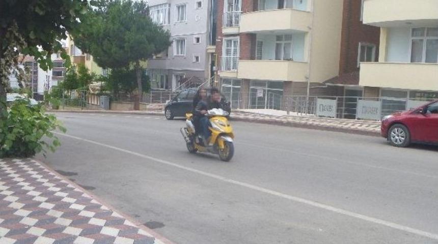 Bilecik Polisinden Motosiklet S&uuml;r&uuml;c&uuml;lerine Kask Uyarısı
