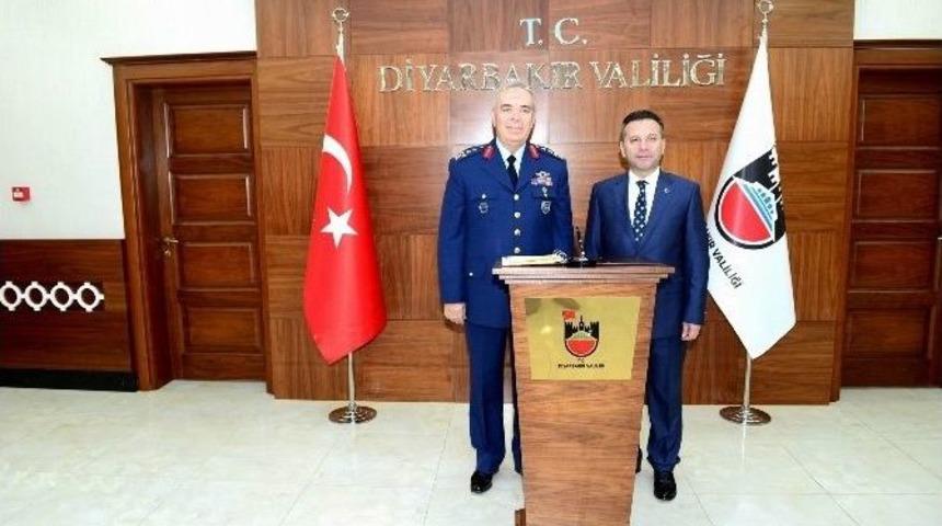 Komutanlar Vali Aksoy&rsquo;u Makamında Ziyaret Etti