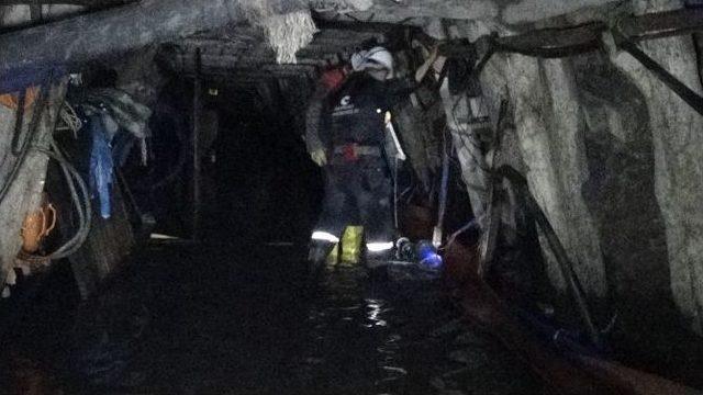 Maden Ocağında 18 İşçinin Arama Çalışmaları Sürüyor