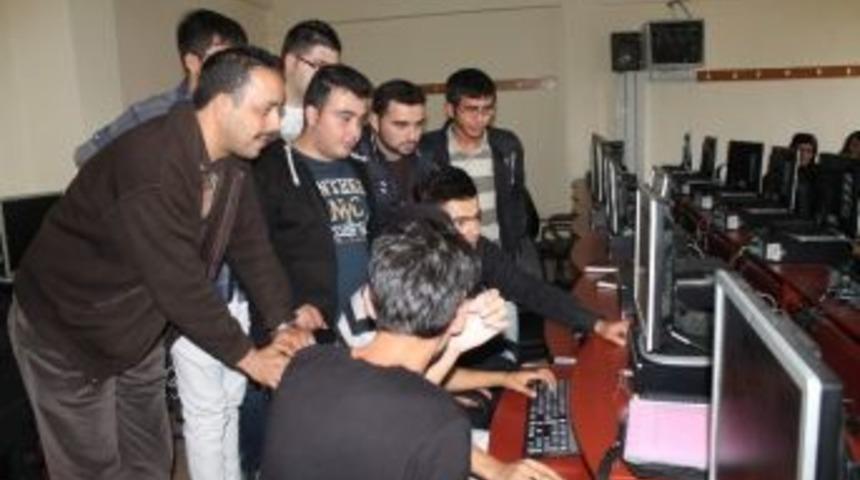 Radyo Televizyon B&ouml;l&uuml;m&uuml; &Ouml;ğrencilerinden İnternet Gazeteciliği Uygulaması