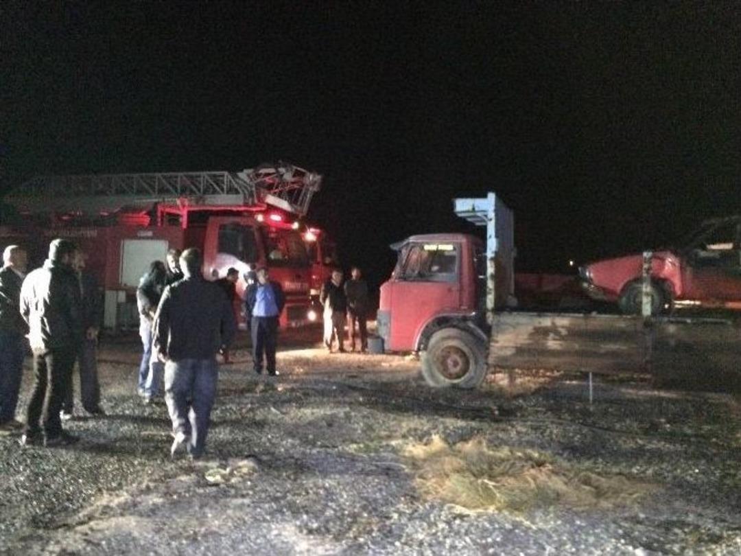 Van&rsquo;da Yeddi Emin Oto Parkında 6 Ara&ccedil; Kundaklandı