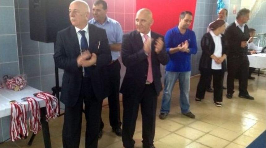 Başkan Altınok &Ouml;z Y&uuml;z&uuml;c&uuml;lere Madalyalarını Verdi