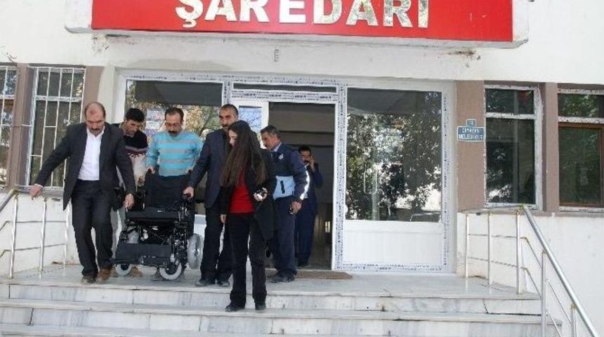 Başkan Aras&rsquo;tan Tekerlekli Sandalye Yardımı