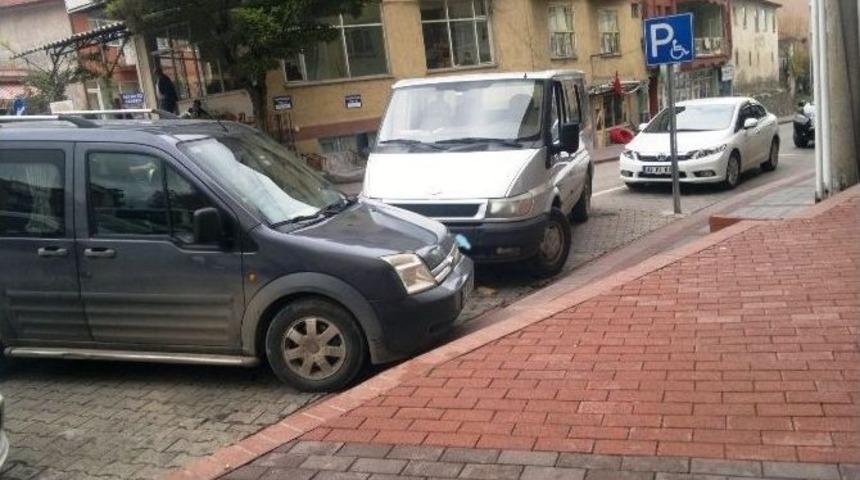 Engelli Ara&ccedil; Park Yerleri Ve Rampalar İşgal Altında