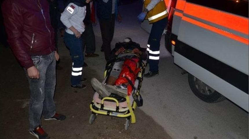 Otomobil, Motosiklet İle &Ccedil;arpıştı; 2 Yaralı