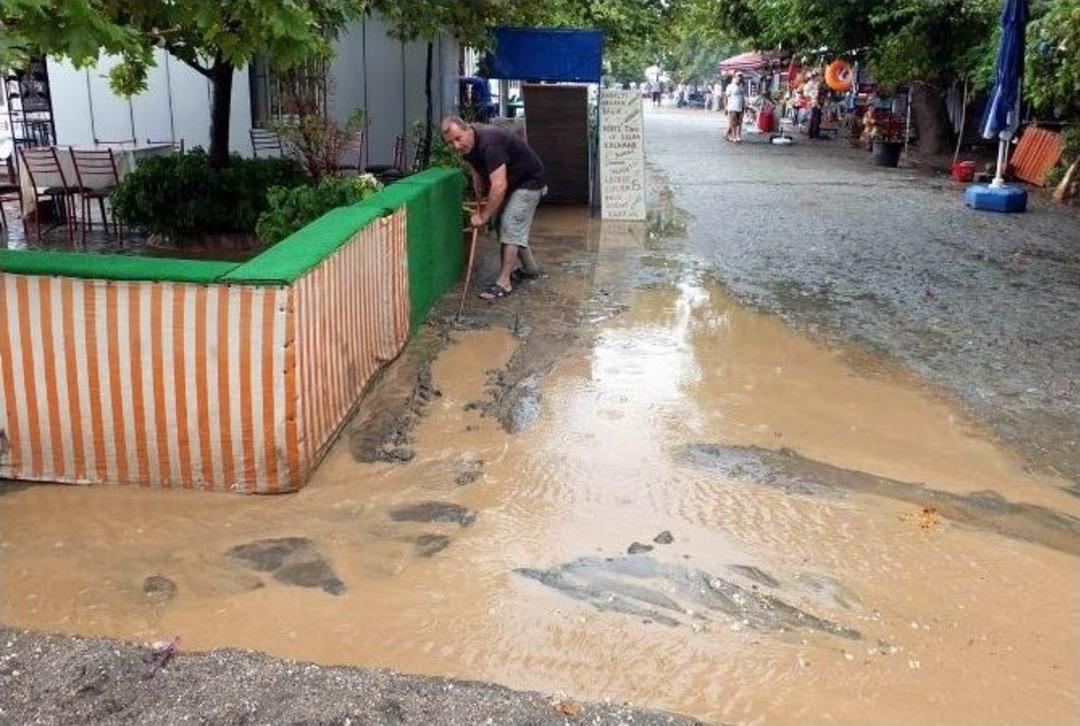 Erdek Ve G&ouml;nen&rsquo;de Aşırı Yağışlar