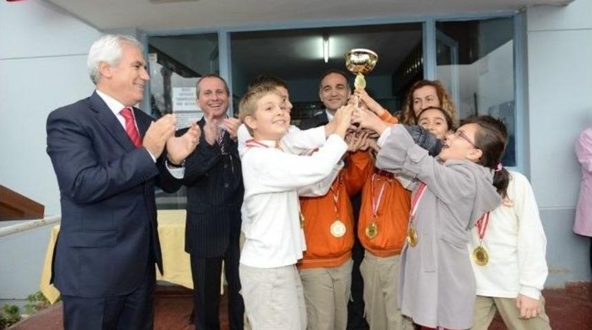 Satran&ccedil; Turnuvası &Ouml;d&uuml;lleri Sahipleri Buldu