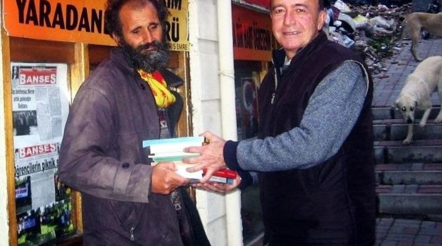 &Ccedil;&ouml;plerden Kitap Topluyor