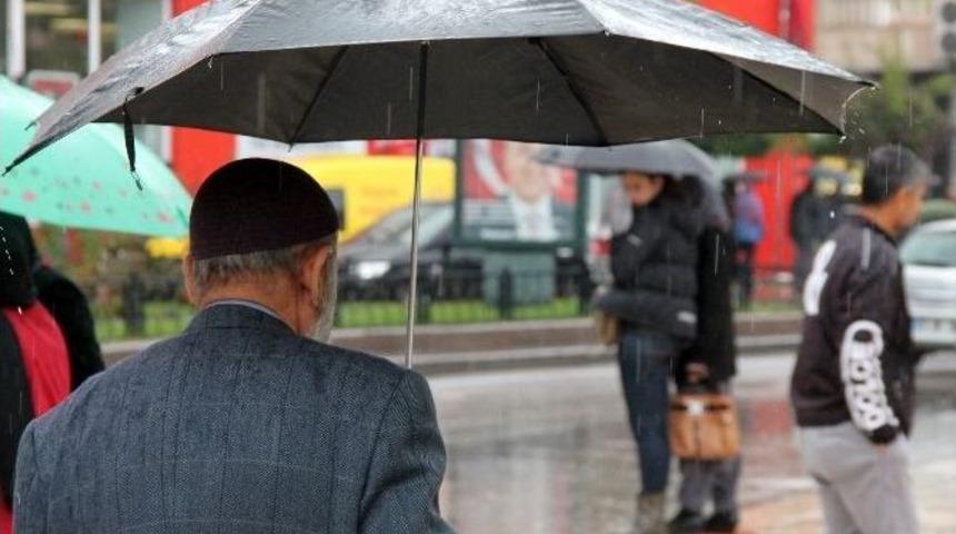 Elazığ&rsquo;da Yağmur Etkisini S&uuml;rd&uuml;r&uuml;yor