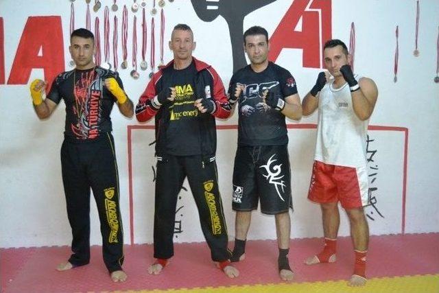 Ayvalıklı Kick Boksçuların Hedefi Türkiye Şampiyonası