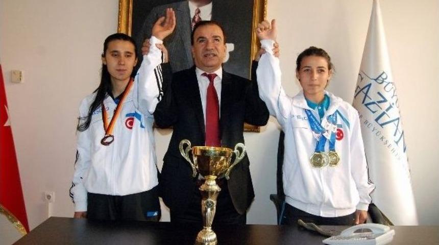 G&ouml;rme Engelli Sporcuların Atletizm Başarısı