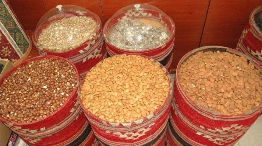 Muharrem Ayında Aşure Malzemelerine B&uuml;y&uuml;k İlgi