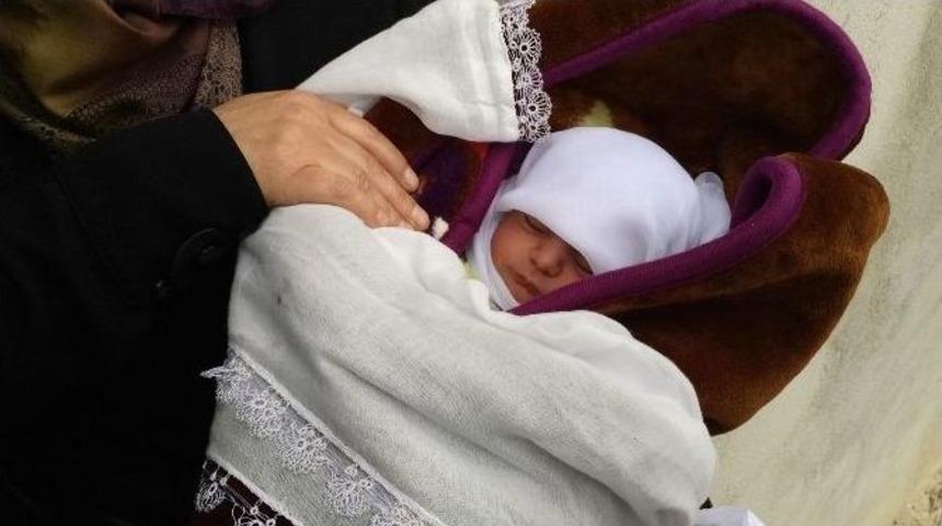 Van’da Kaybolan Nehir’in Yeni Doğan Kız Kardeşi Taburcu Oldu