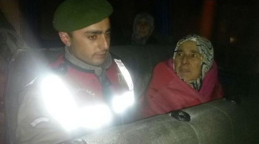 Orhaneli&rsquo;de Kaybolan Alzheimer Hastasını Jandarma Buldu