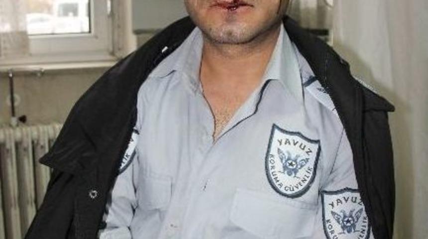 Uzman &Ccedil;avuşun Hastane G&uuml;venlik&ccedil;isini Darp Ettiği İddiası