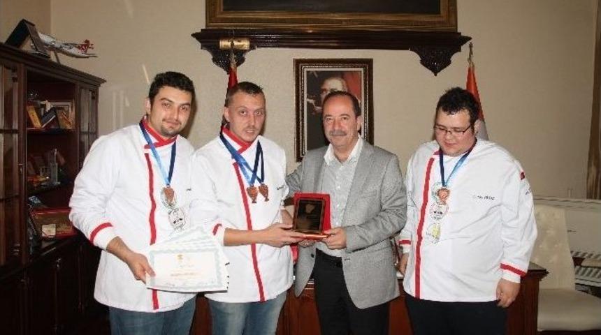 Gen&ccedil; Aş&ccedil;ılar&rsquo;dan Edirne Belediye Başkanı G&uuml;rkan&rsquo;a Ziyaret