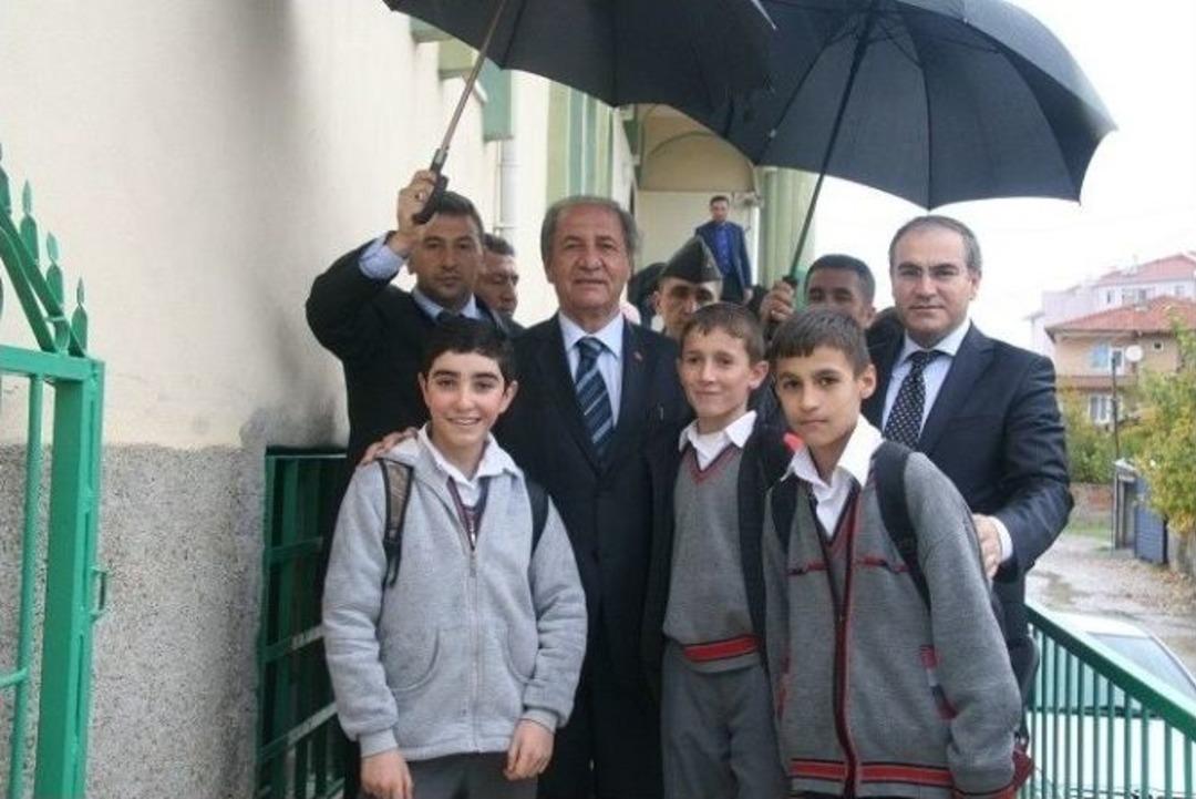 Vali Kara Sungurlu&rsquo;da İncelemelerde Bulundu