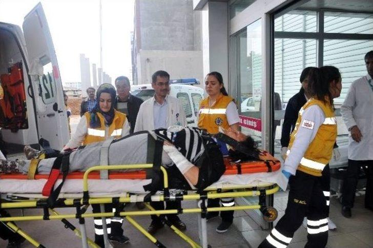 Hafif Ticari Araç Takla Attı: 4 Yaralı G2