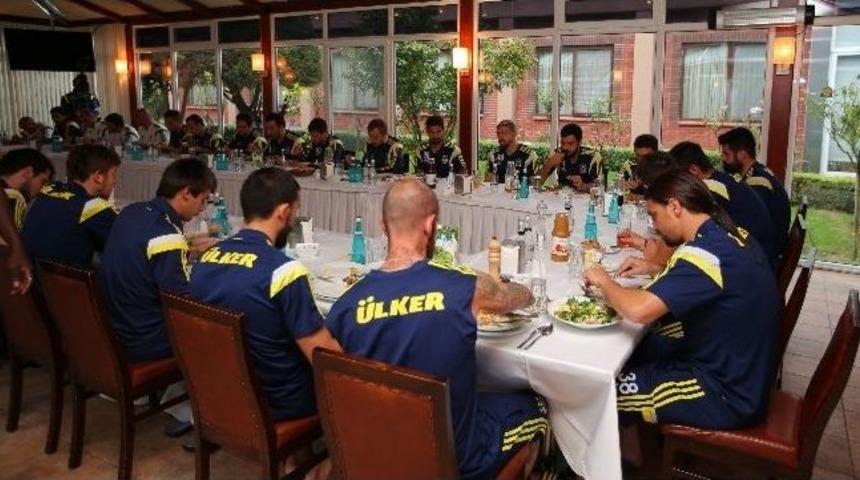 Fenerbah&ccedil;e&rsquo;ye Moral Yemeği
