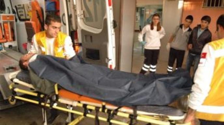 Demir Boru Sondaj İş&ccedil;isinin Kafasına D&uuml;şt&uuml;