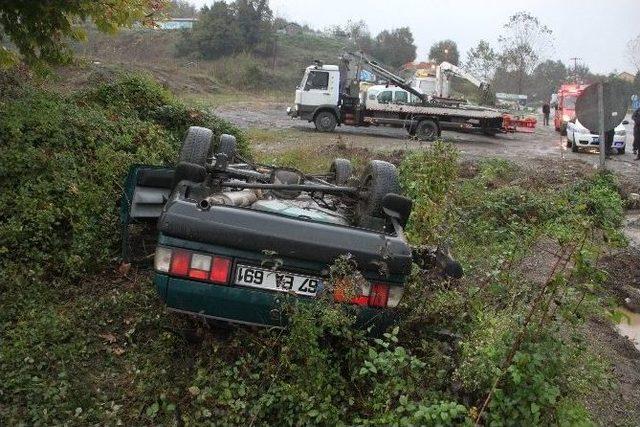 Yoldan Çıkan Otomobil Şarampole Yuvarlandı: Üç Yaralı