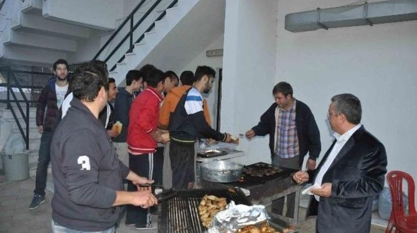 Kuşadası Gen&ccedil;likspor&rsquo;da Mangal Keyfi