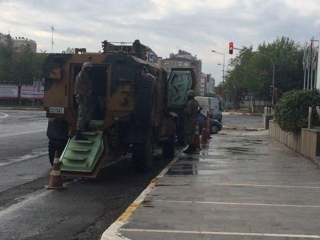 Diyarbakır’da Asker Şehre İndi