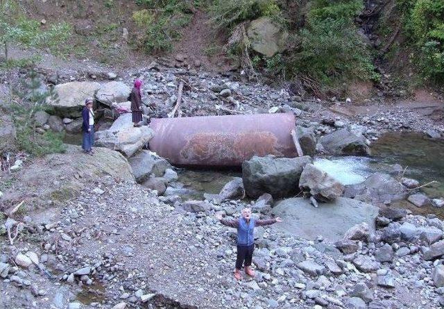 Yolları Kapanınca, Ulaşımı Teleferikle Sağlıyorlar